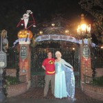 Mission Complete! Mr. Incredible and Elsa the Snow Queen at Haunted Mansion Holiday! :D
