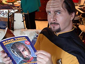 Kael Loftus as Worf